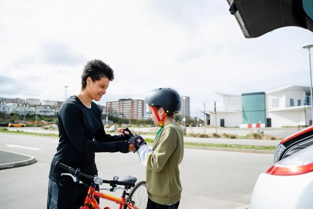 Do kids need cycling gloves?