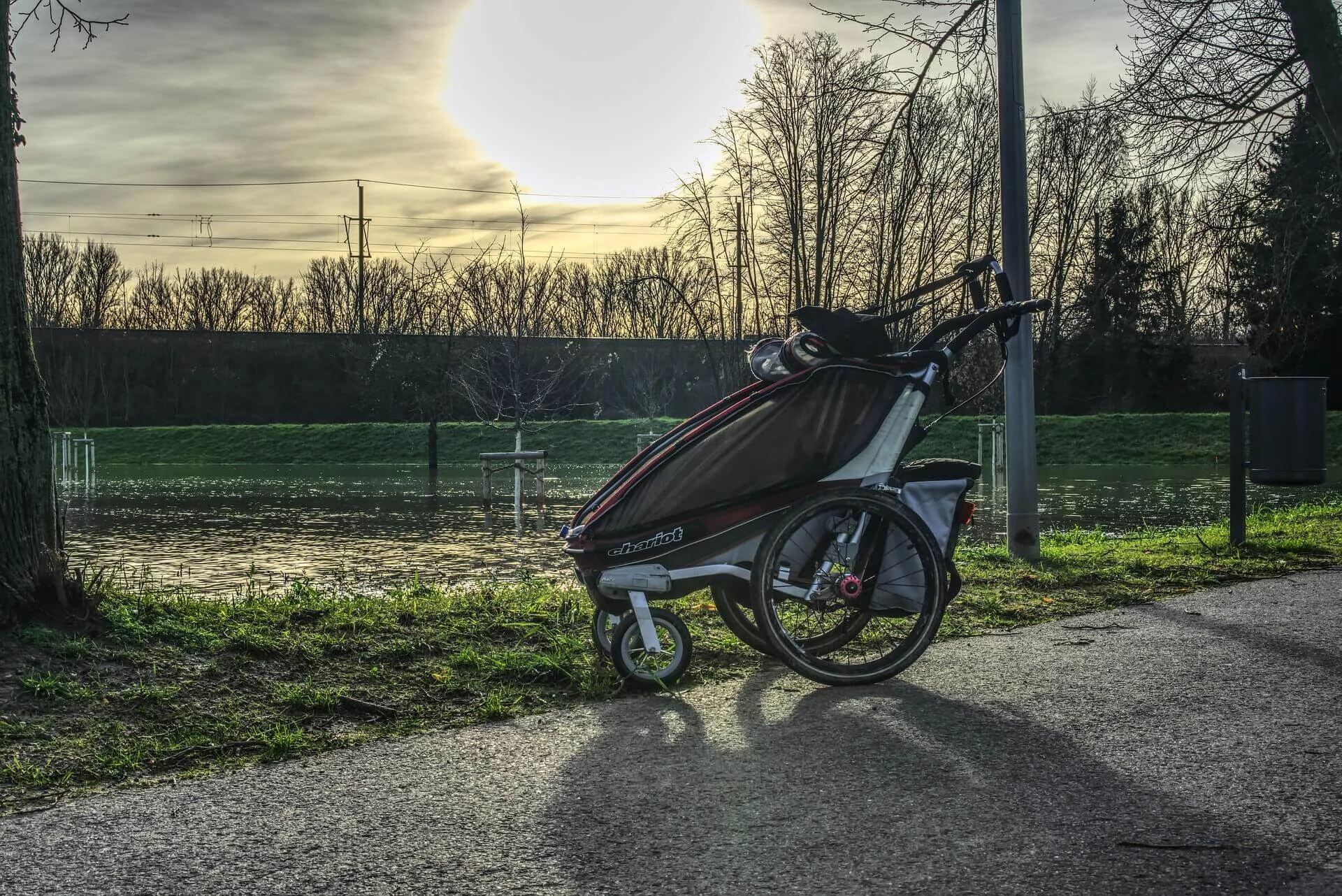 Jogger/stroller type bike trailer for kids