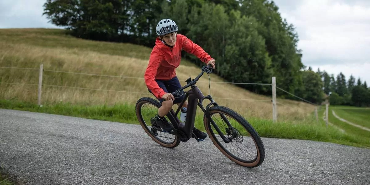 teenager enjoying CUBE e-bike ride